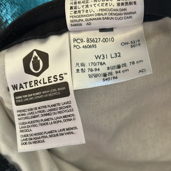 Levi’s black cargo pants - Picture 3 of 7